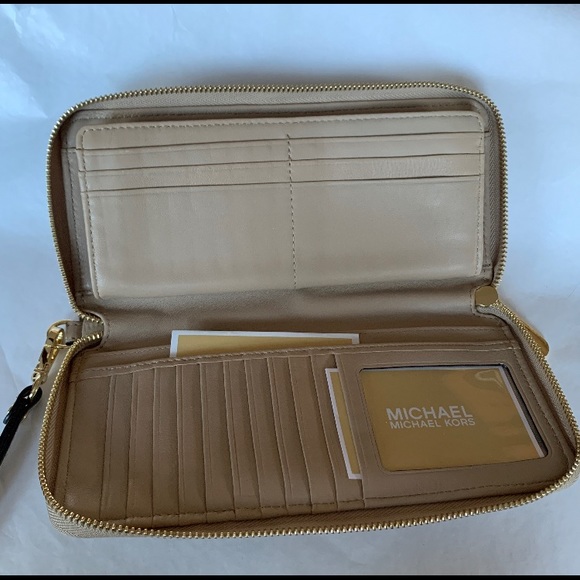 Michael Kors Bisque Quilted Leather Wallet Wristlet NWT Jet Set Continental - Picture 5 of 6